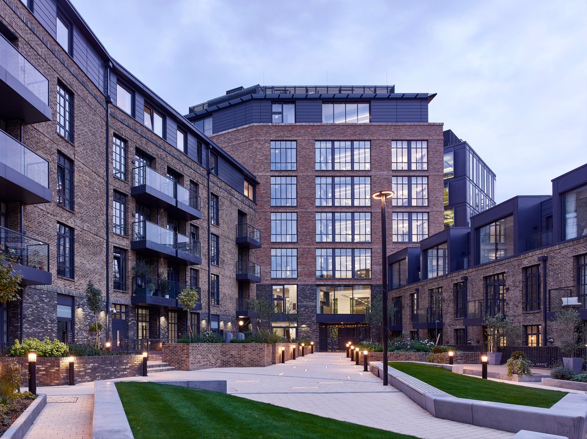 propakglazing's tweet photo. #jobwelldone Our Valentine Place is the latest addition to the Valentine Offices SE1 collection and is the centrepiece of a superb development of office space/luxury homes. Created in the warehouse style of architecture that is typical of the Valentine Place conservation area. https://t.co/agdjX4ctxa