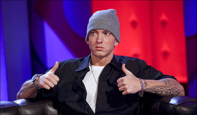 4) Eminem décide alors de se remettre à rapper "normalement". Les premiers morceaux sans accents sont On Fire, Ridaz et So Bad. Em trouve que tous les morceaux enregistrés de cette session dépassent ceux initialement prévus pour Relapse 2.