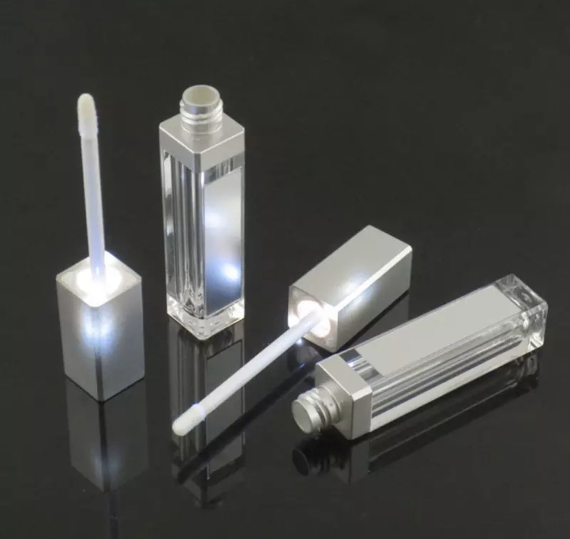 GoddessGirlCos1's tweet photo. 🧚🏾 Including some of our very own, such as our highly anticipated L.E.D light up containers (in black and silver)🧚🏾 https://t.co/ozDnFcFjKy