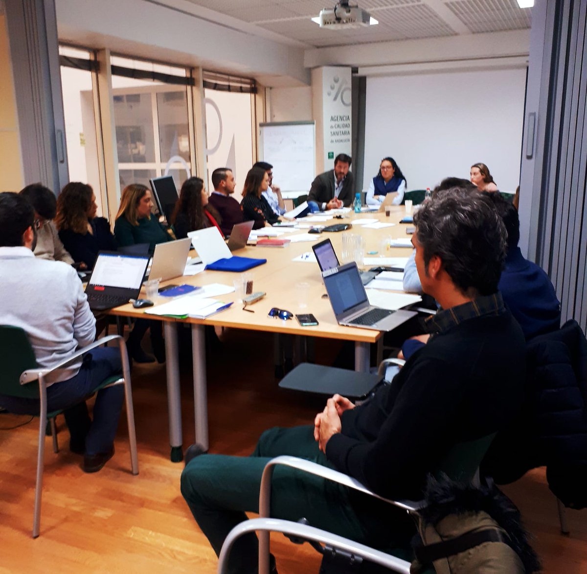 ott_fisevi's tweet photo. 📸Os dejamos algunas fotitos de la reunión de seguimiento de la #OTTSSPA, donde todo el equipo de las diferentes OTTs de las fundaciones gestoras de #Andalucía hemos compartido nuestros planes de actuación para #2020 e intentar seguir siendo una red fuerte!! 💪 https://t.co/5b9FVwemoG