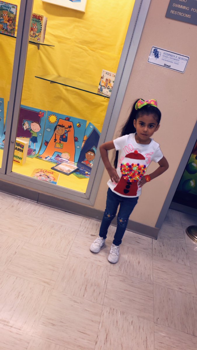 MariaUrquijo7's tweet photo. She blew thru 100 days of pre-K @ @HalpinECC with a amazing principal @ConstanceLathan ❤️ https://t.co/SDrMUMYbad