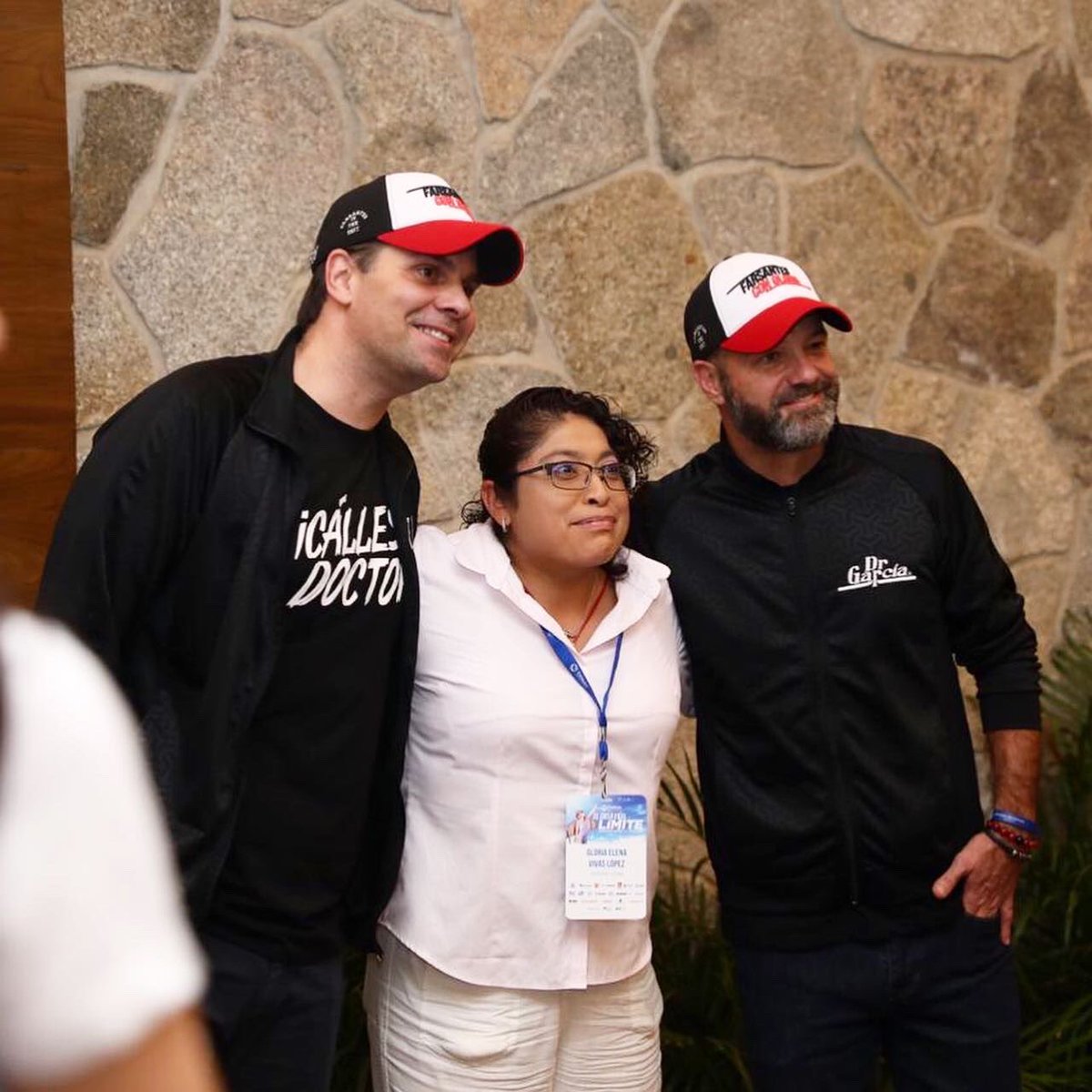 GarciaPosti's tweet photo. Ayer tocó en Acapulco tirar rostro y divertirnos con toda la gente de #Fanasa con #FarsantesConGloria https://t.co/BRofhEzRaK