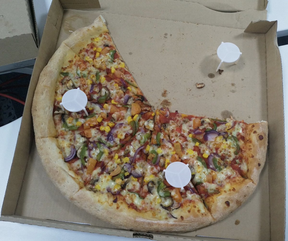 DSSundayPics's tweet photo. A gigantic thank you to the top team at 
@PapaJohns
 for this delivery of delights.. Every slice was twice as nice. #NationalPizzaDay #TheWeekendStartsHere #ThePerfectPizza https://t.co/SXMnrsRTAY