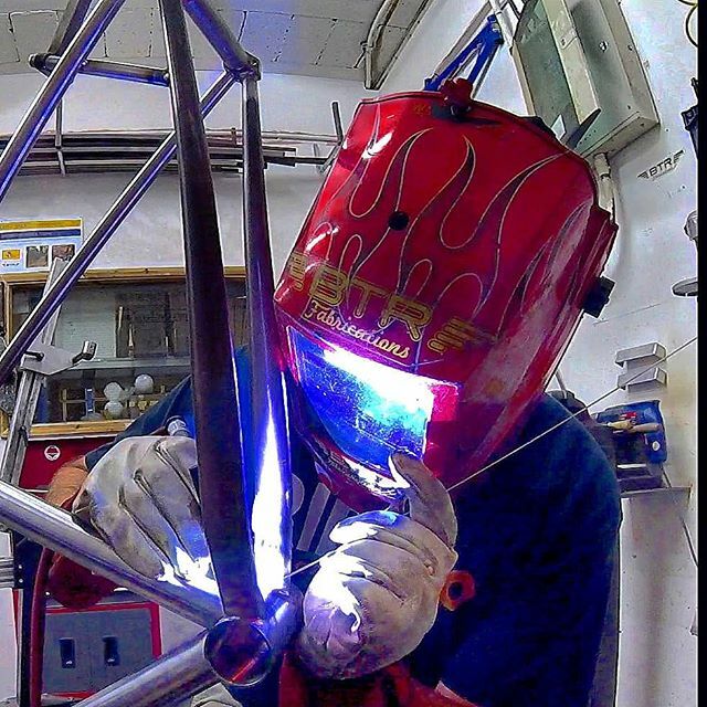 BTRfabrications's tweet photo. There is a link in my bio to a YouTube vlog I produced. In this vlog I go from design concept to complete bike with a custom frame bag in under 3 weeks. All in the name of @grinduro, check it out. "Charming and Funny" say critics.
#BTR #KeeperSideways #BTRfabrications #BTRb… https://t.co/hCAmVvIyXC