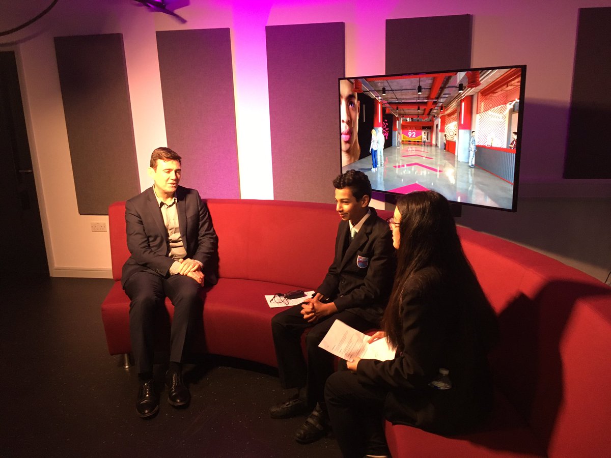 McrDig's tweet photo. The @MayorofGM is facing a very tough interview as students from @OasisMediaCity speak to him about the importance of @GMCAdigital’s #GMDigitalSkillsDay.
The Mayor has told them it’s vital that young people #DoSomethingDigital and become part of the region’s digital economy https://t.co/T3T4dnXFZZ