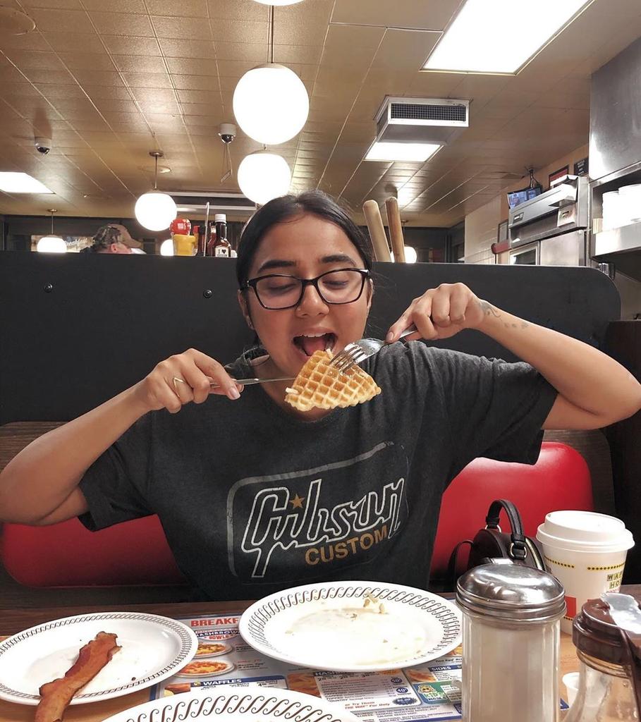 iamMostlySane's tweet photo. I just found out that Mumbai has woken up to hoardings of #PrettyFit! Tea with @MichelleObama in the morning & hoardings in the evening! Had to celebrate with Waffles! ALSO, please share better pictures with me if you see them too! My sources don’t clean their camera lense! https://t.co/Kqkrchacc4