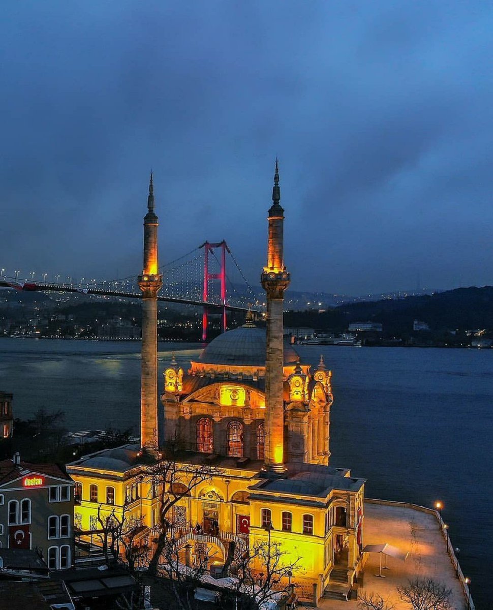 EnterIstanbul's tweet photo. صورة ليليه لجامع ارتاكوي يطل على مضيق البوسفور بشكل مباشر يقع في منطقة ارتاكوي بولاية إسطنبول. https://t.co/rFdpnabekQ