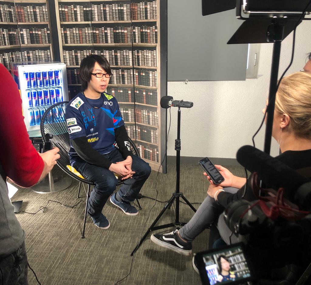 fanviewmedia's tweet photo. Exploring the friendly yet fiery rivalry between @GO13151 and @SonicFox5000! Make sure you tune in tomorrow on the @redbullgaming Twitch channel to hear the talk and to see the walk #DBFZWT https://t.co/Tw6jA5DhMr