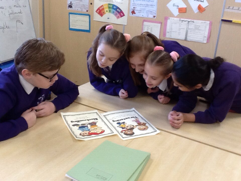 TheTrinityL5's tweet photo. 6H Learning about different forms of peer pressure and discussing how it can cause problems. #trinitypshe https://t.co/rAXZqrH0sK