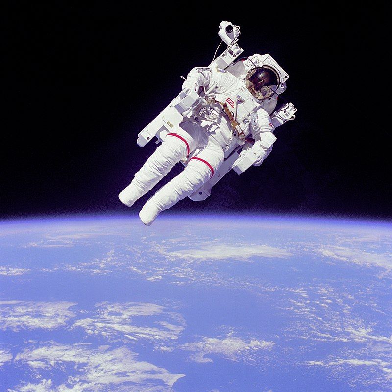 katlinegrey's tweet photo. #OTD, February 7, 1984 Bruce McCandless during #STS41B mission's EVA made the first untethered free flight on the #MMU, thereby becoming the first person to make an untethered spacewalk. https://t.co/lhEno6k9mJ