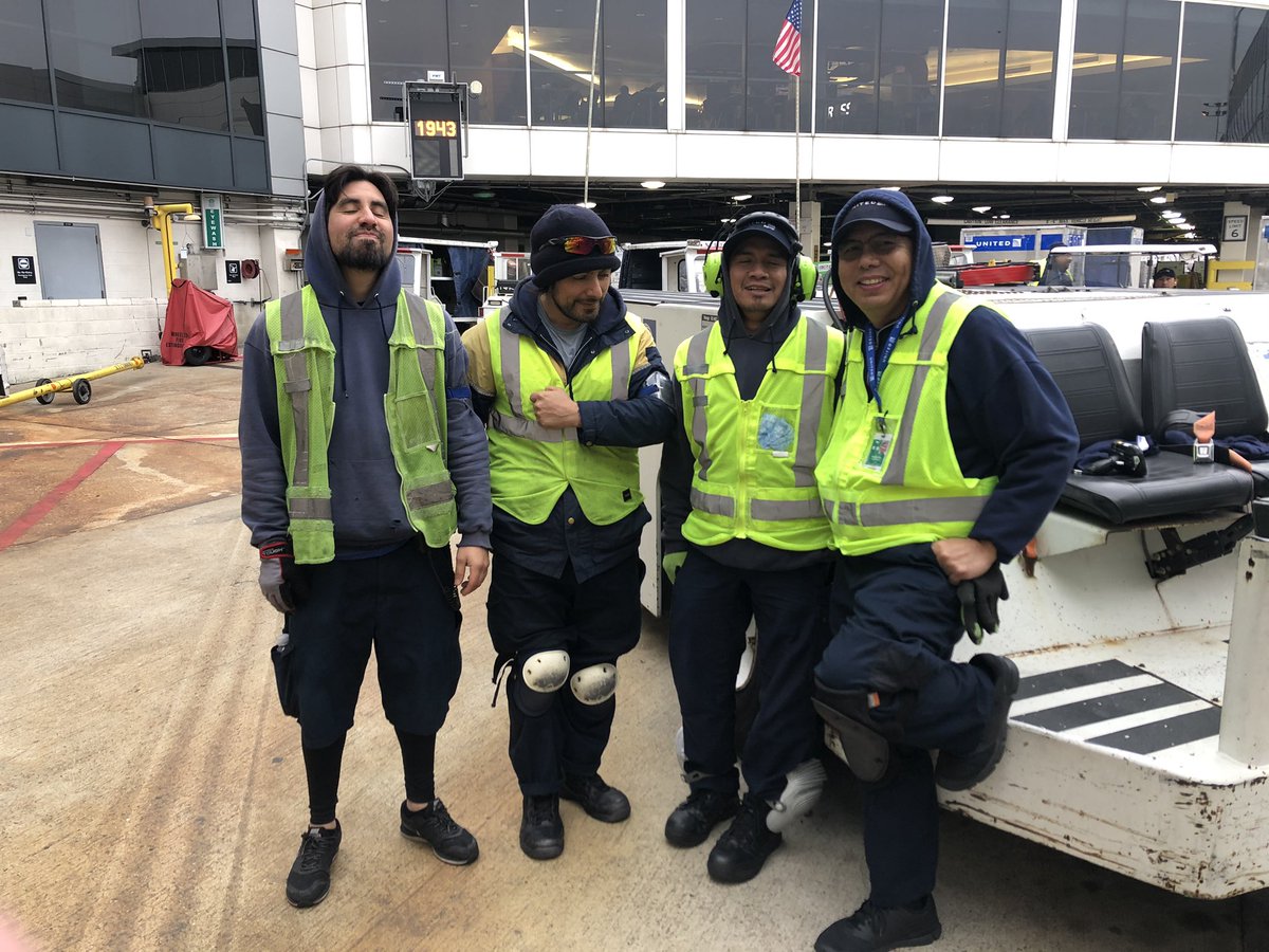 RichardRatlifff's tweet photo. Standards and Consistency team E1 IAH.  After a rough start, this crew recovered to meet all TCI metrics!!  Way to adapt when all does not go as planned!!  @KevinSummerlin5 @SalangaJ @DavidWisdomUA @JMRoitman @BsquaredUA https://t.co/jziLjTlktx