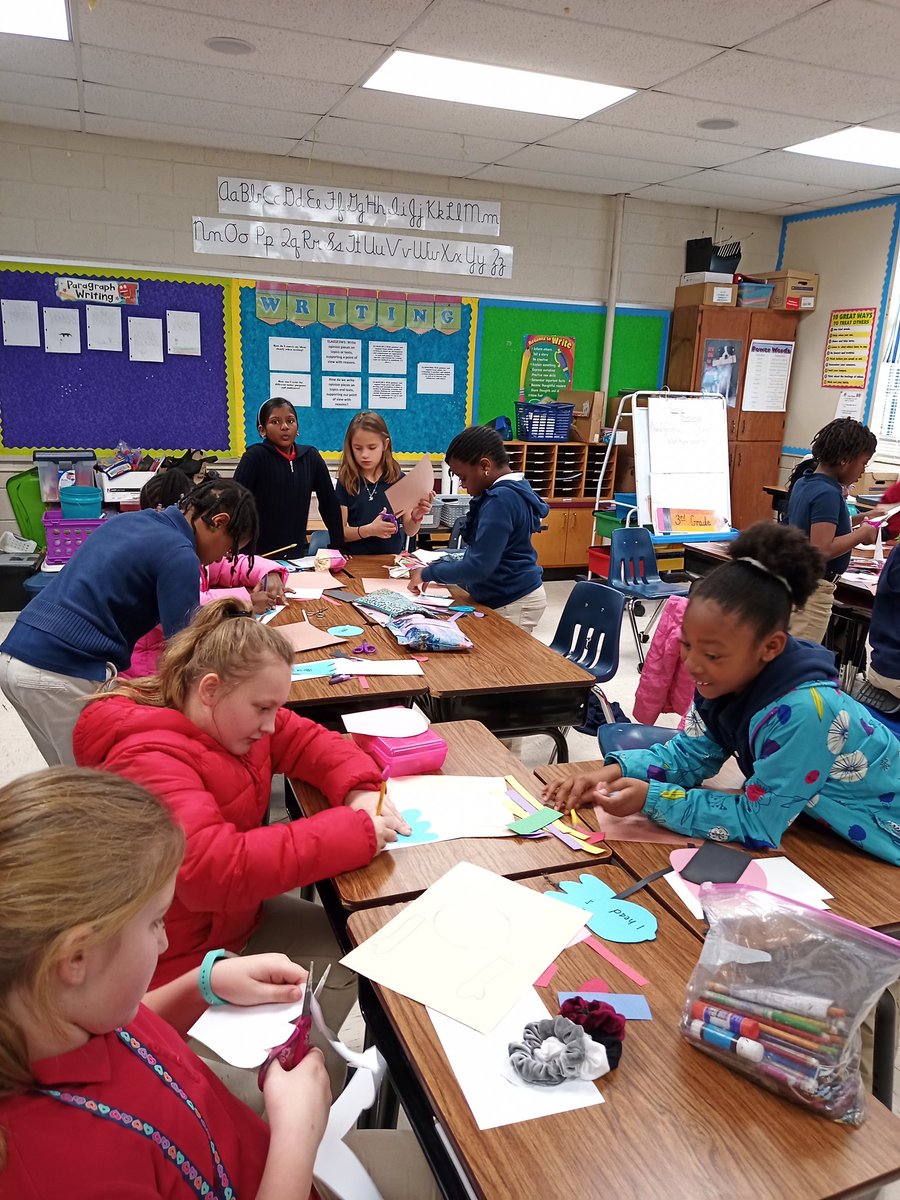 IC_Kirkpatrick's tweet photo. @Everett_A_ @DrFish_ncts @NCTS09 @DebbyBarr1 Mrs. Barr's third graders chose a glyph activity for #forgetivefriday! #ncssbethebest https://t.co/vWfJZP3Zau