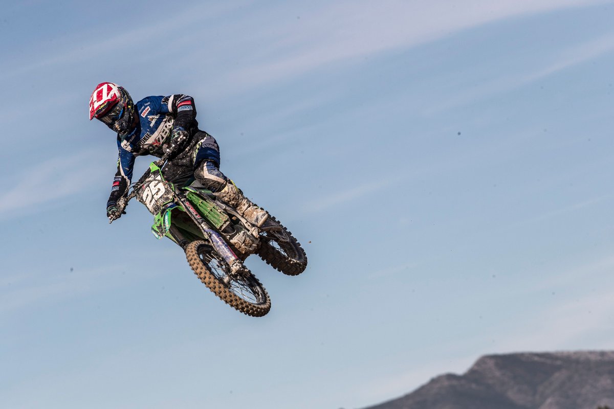 relojeskronos's tweet photo. ¡El equipo #BoxZero estrena la temporada de #Motocross en el Campeonato de España! 🏍 El pasado 2 de febrero, el piloto Francesc Mataró, Roger Oliver y Marc Fontanals levantaron el polvo a lomos de sus #Kawasaki en el Circuito de Albaida. ¡A seguir dando gas! 🔥 @Kawasaki_Espana https://t.co/erTo4btcI6