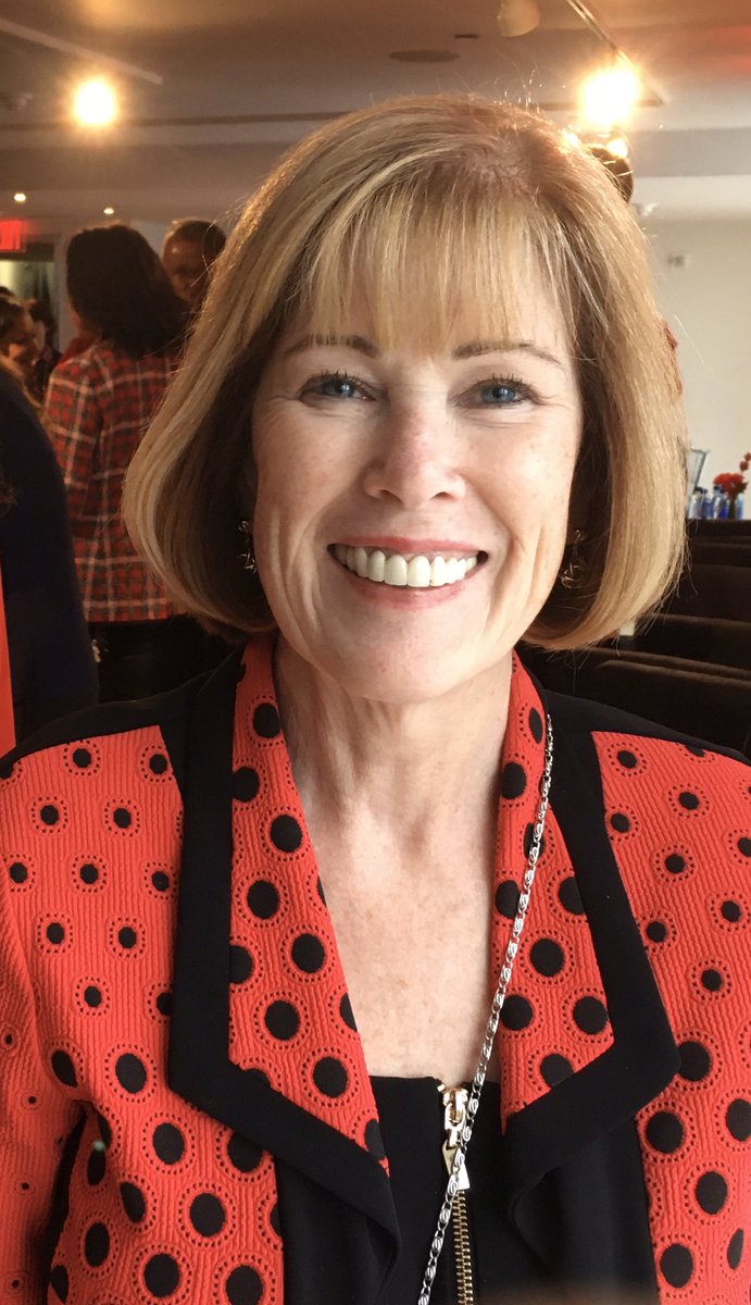 DarcyMingoia's tweet photo. #GoRedForWomen #GoRedForHeartHealth #KnowYourRisks #TakeAction #NWHCGoRed https://t.co/jxk8l69fS0