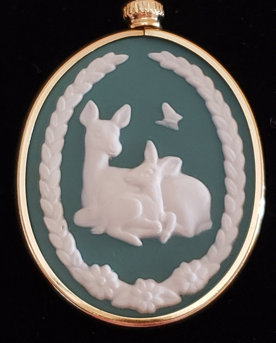 atticesoterica's tweet photo. Vintage Franklin Porcelain 1981 Mother's Day Pedant Featuring A Doe With Baby Fawn On A Teal Background With Chain Original Box Certificate https://t.co/bomY4RyXFD #Antiques #Etsy #AtticEsoterica #Collectibles #Vintage #FranklinPorcelain https://t.co/ZmqIdrdXNK