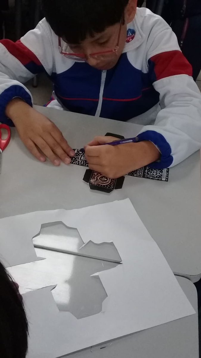 ReimsOficial's tweet photo. Desarrollo de planos con 4to de primaria. “Cuerpos geométricos y sistema circulatorio” #primariareims #Tecnologia #sistemacirculatorio https://t.co/vYYs24knOP