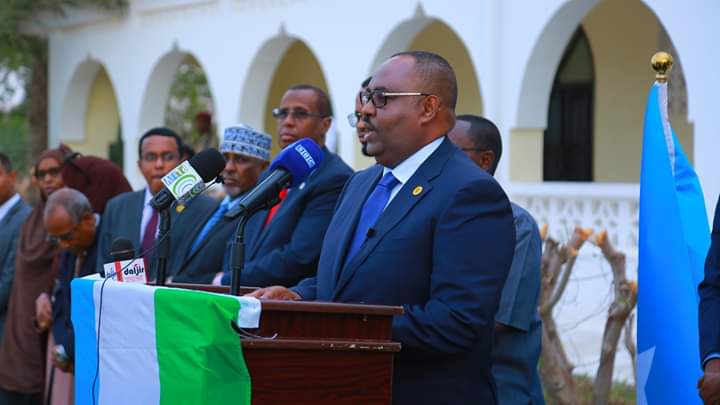 AliSiiad's tweet photo. #Daawo Madaxweyne Dani ma jirto Shahaado Qaran uu Bixiyo.  Puntland waxba  kuma darsanayso Macalimiinta Al Shabaabka ah. https://t.co/2YJbyLJol5
