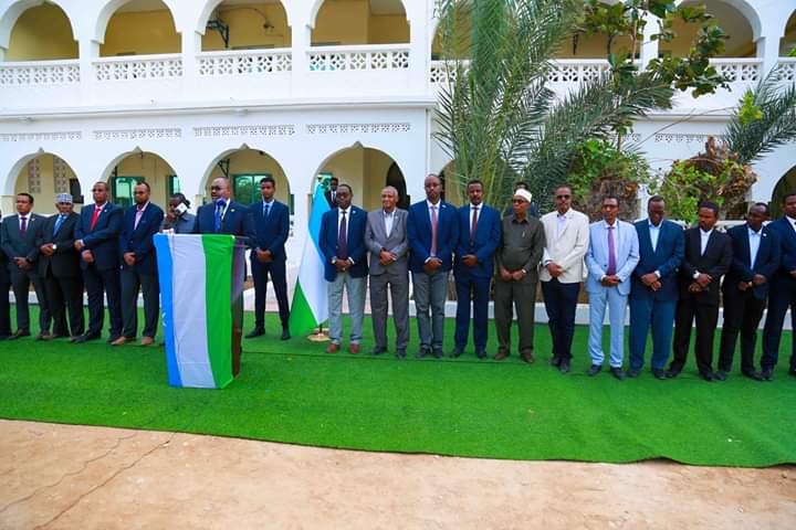 AliSiiad's tweet photo. #Daawo Madaxweyne Dani ma jirto Shahaado Qaran uu Bixiyo.  Puntland waxba  kuma darsanayso Macalimiinta Al Shabaabka ah. https://t.co/2YJbyLJol5