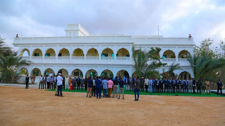 AliSiiad's tweet photo. #Daawo Madaxweyne Dani ma jirto Shahaado Qaran uu Bixiyo.  Puntland waxba  kuma darsanayso Macalimiinta Al Shabaabka ah. https://t.co/2YJbyLJol5