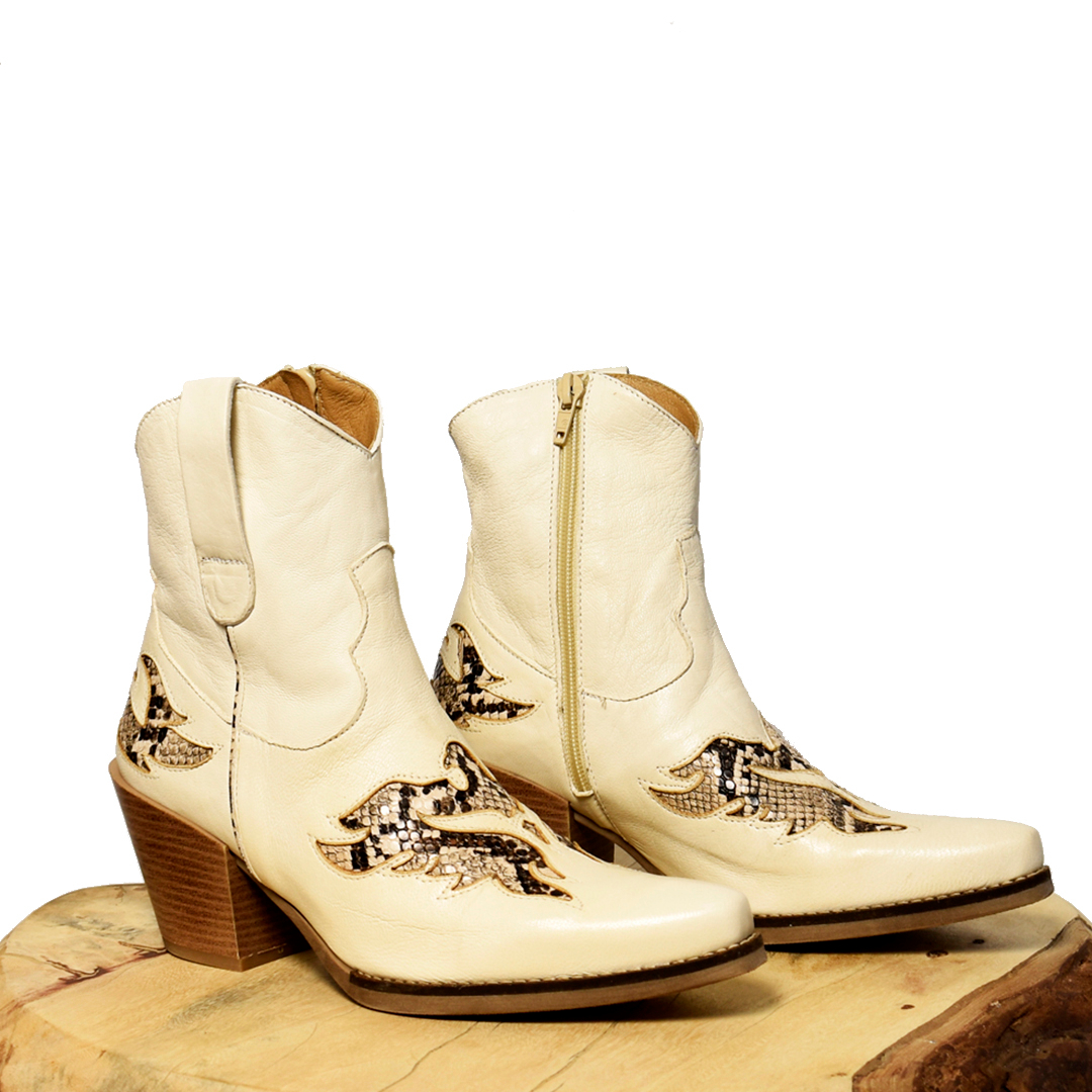 Los botines perfecto que podrás combinar con cualquier outfit ✨
bit.ly/botincampero