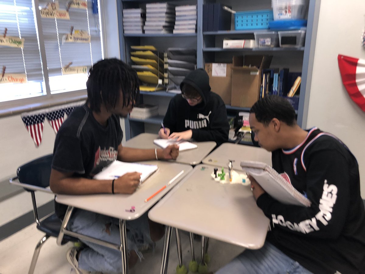 FRHSschneider's tweet photo. Cold War playdough lego review 🇺🇸😏 @KISDSStudies @FossilRidgeKISD https://t.co/VRKCi0W9xg