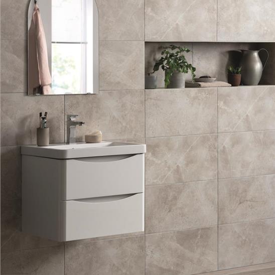 A range of incredibly realistic stone lookalikes, from dark moody marble to soft and subtle travertine. #interiordesign #bathroomdesign #stoneffect #porcelaintiles #wallandfloortiles