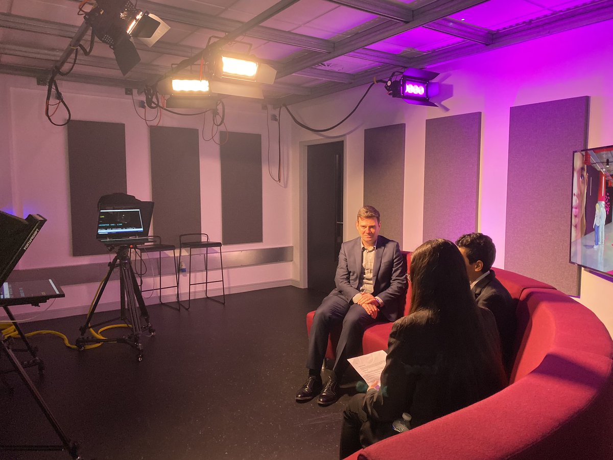 UA92MCR's tweet photo. It’s a pleasure to welcome @MayorofGM to campus. The wonderful students of @OasisMediaC_SLS did a fab job of hosting and producing a mini tv programme with him. #GMDigitalSkillsDay #DoSomethingDigital https://t.co/Nah0SMFv7B
