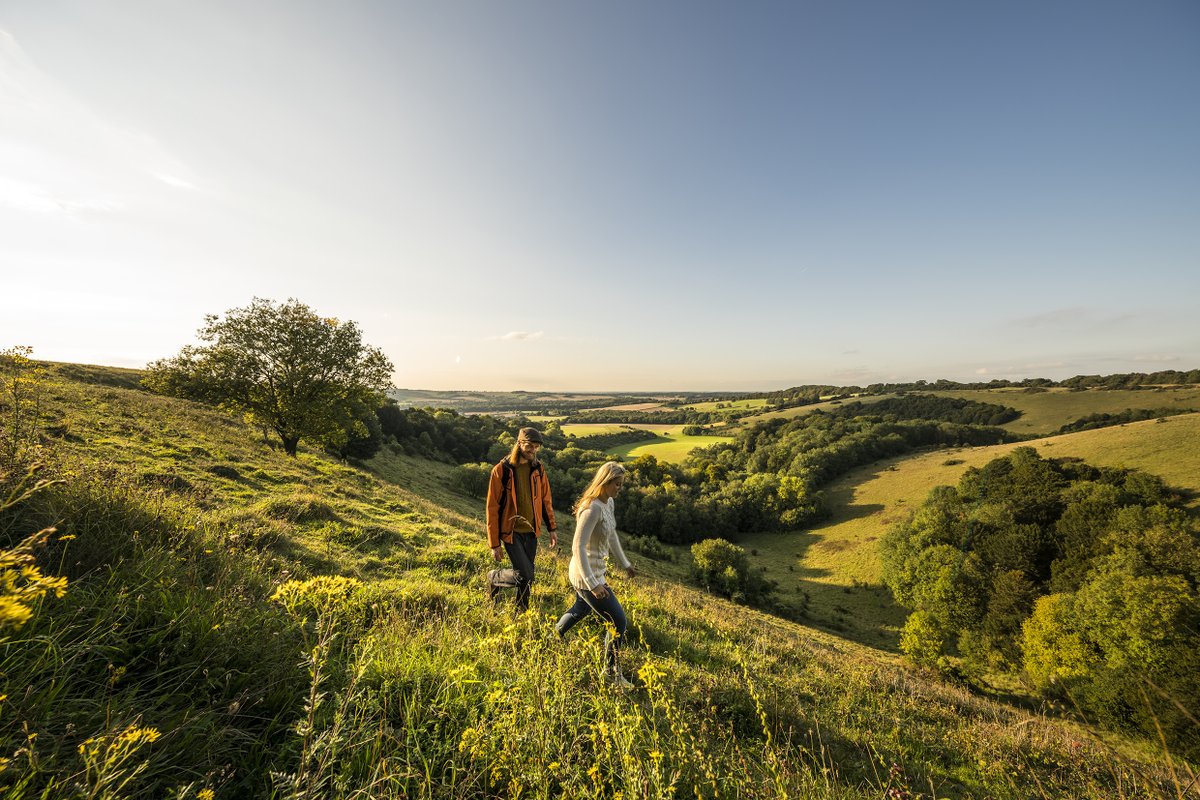 VisitHampshire's tweet photo. Treat the one you love to a romantic day out in Hampshire this Valentine's Day 💕. Enjoy unique experiences, fun days out, relaxing hotel stays, romantic walks, dinner for two, gin tasting, a driving experience or a kayaking adventure 😍: https://t.co/kjvNbymg4z 💘 #ValentinesDay https://t.co/XfK75UAOdd
