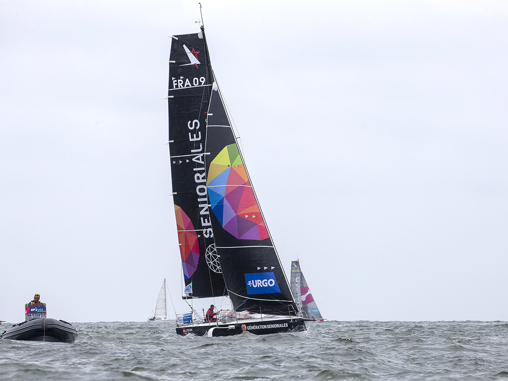 Belle surprise offerte par <a href="/MimyFoot2019/">Mimy Foot</a> : une peinture sur ardoise du ⛵️ de <a href="/benoit_mariette/">Benoît MARIETTE</a>, le skipper que nous soutenons depuis la Solitaire du Figaro 2019 ! Merci à elle et à toute la résidence #Senioriales de Pont-Aven pour ce beau souvenir !