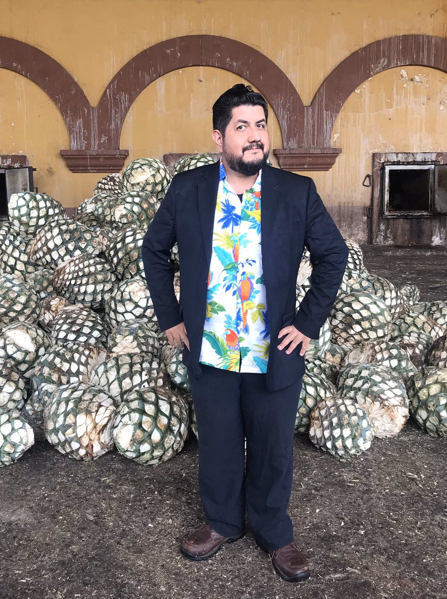 JcaTalents's tweet photo. El actor Erasmo Rodríguez @Erasmonoficial en el recorrido que ofrece Casa Herradura, dentro del programa del @FICTequila 

Muchas gracias a @HerraduraTeq por tan finas atenciones. 

#jcatalents #jcaprofile #thisisjcatalents #actor #tequilaherradura #fictequila2020 https://t.co/BIvaoTvz0R