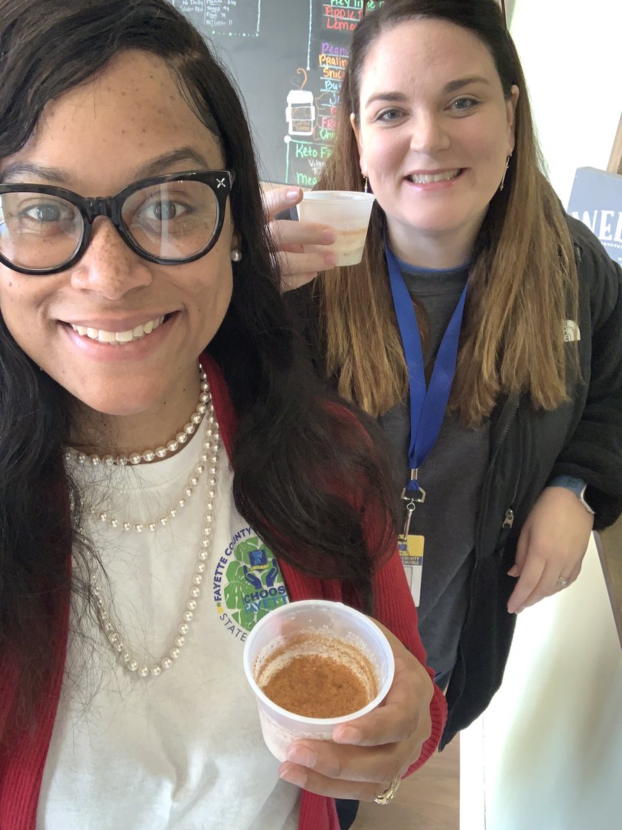 Quin_Tate's tweet photo. 🗣Starting the day off with some shots 🍩 #DonutHoleShot #DailyLifeNutrition #FellowFriends💙
@CAOacademicsfcs #FridayFeels 🥳 @EaglesSouthwest I hope it’s good Dr. Ford😋 https://t.co/6snOnQz3GT