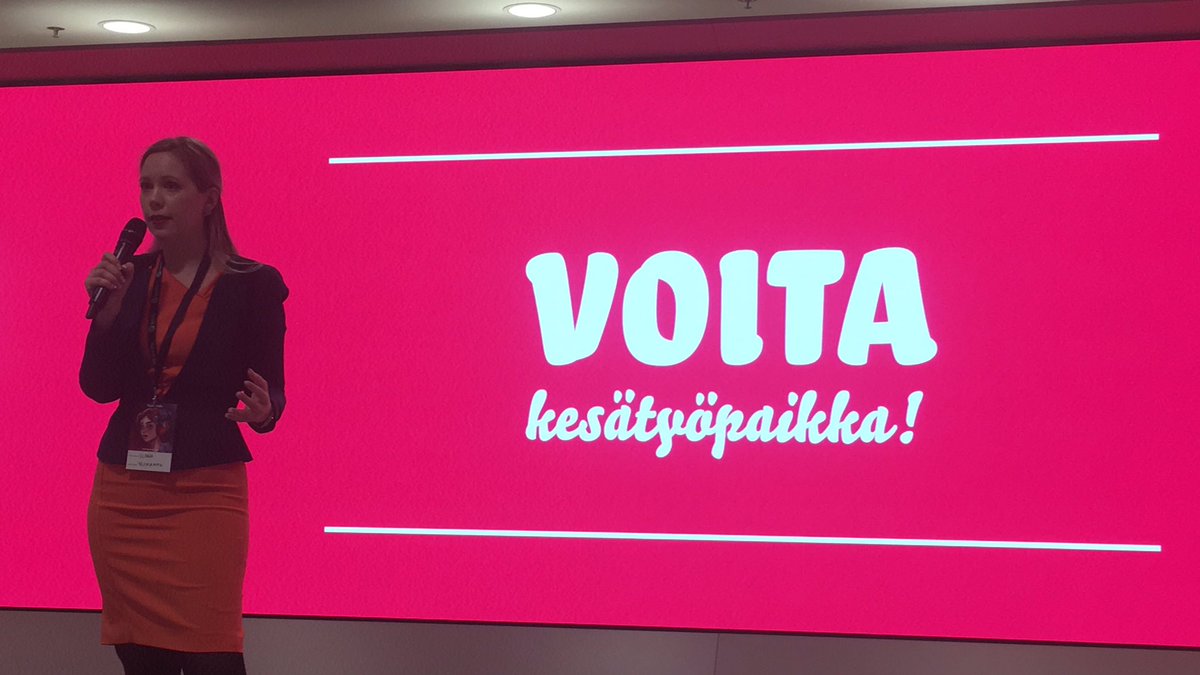 OlenSuperAda's tweet photo. Teknologia on kiehtonut aina, social geek Ilonaa #uratarina @IlonaYlinampa https://t.co/sFhdqejMOI