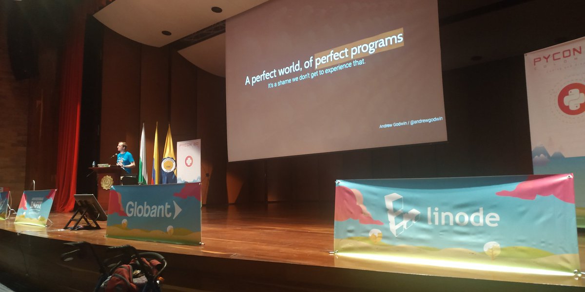 kate_vach's tweet photo. Emocionada ✨☀️ iniciando la jornada en @pyconcolombia #pycon20 #pycon2020 @andrewgodwin https://t.co/mgtpErQK9W