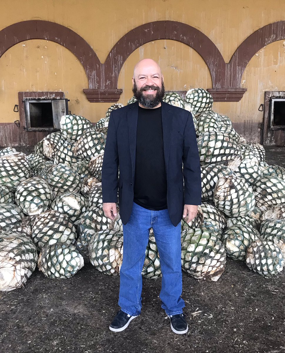 JcaTalents's tweet photo. El actor @ErickBlackmer en el recorrido que ofrece Casa Herradura, dentro del programa del @fictequila 

Muchas gracias a @herradurateq por tan finas atenciones. 

#jcatalents #jcaprofile #thisisjcatalents #actor #tequilaherradura #fictequila2020 #tequilatambienescine https://t.co/zVfHGQqfJQ