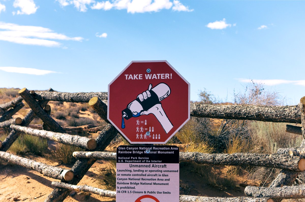dmrefletivos's tweet photo. ATENÇÃO! Está passando no seu feed o sinal de regulamentação TAKE WATER! Porque apesar de ser sexta, é muito importante todo mundo ficar hidratado 😂 Então, beba água! 💧
Foto: Jisu Han - Placa encontrada no Canyon 🇺🇲 #bebaágua #sextafeira #funny #water #DMRefletivos #Daoming https://t.co/nobVvFh4Mb