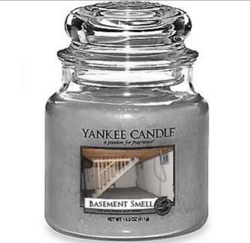JohnnySides4's tweet photo. I would like to thank @TheYankeeCandle for sending me there new collection #smellingfresh https://t.co/IwHCTNIatf