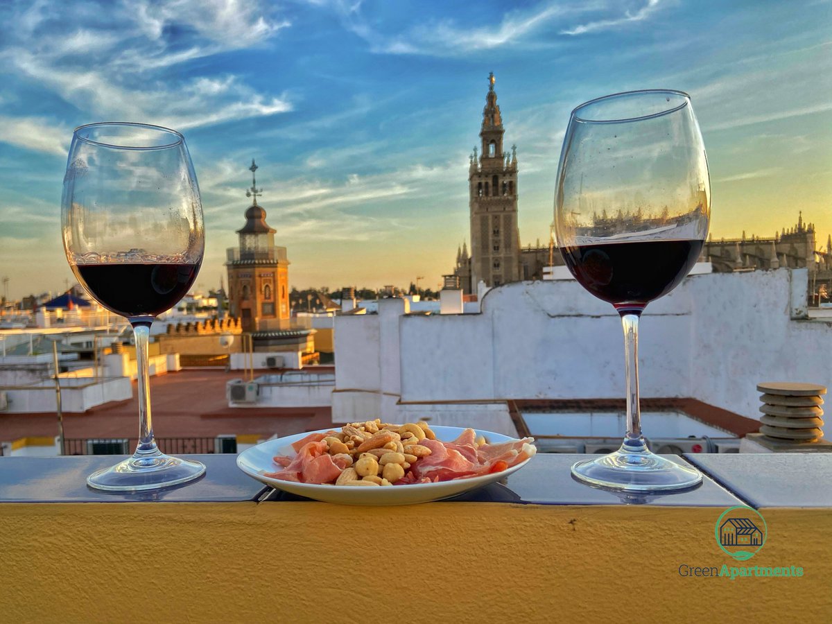 GREENAPARTNET's tweet image. Os presentamos GREEN-APARTMENTS GIRALDA VIEWS, uno de nuestros apartamentos más románticos donde vivir la puesta de sol delante de la Catedral con un buen vino y un aperitivo.

Aprovecha que tenemos activa la PROMOCIÓN 3X2.

RESERVAS⬇️⬇️⬇️⬇️⬇️⬇️
green-apartments.net