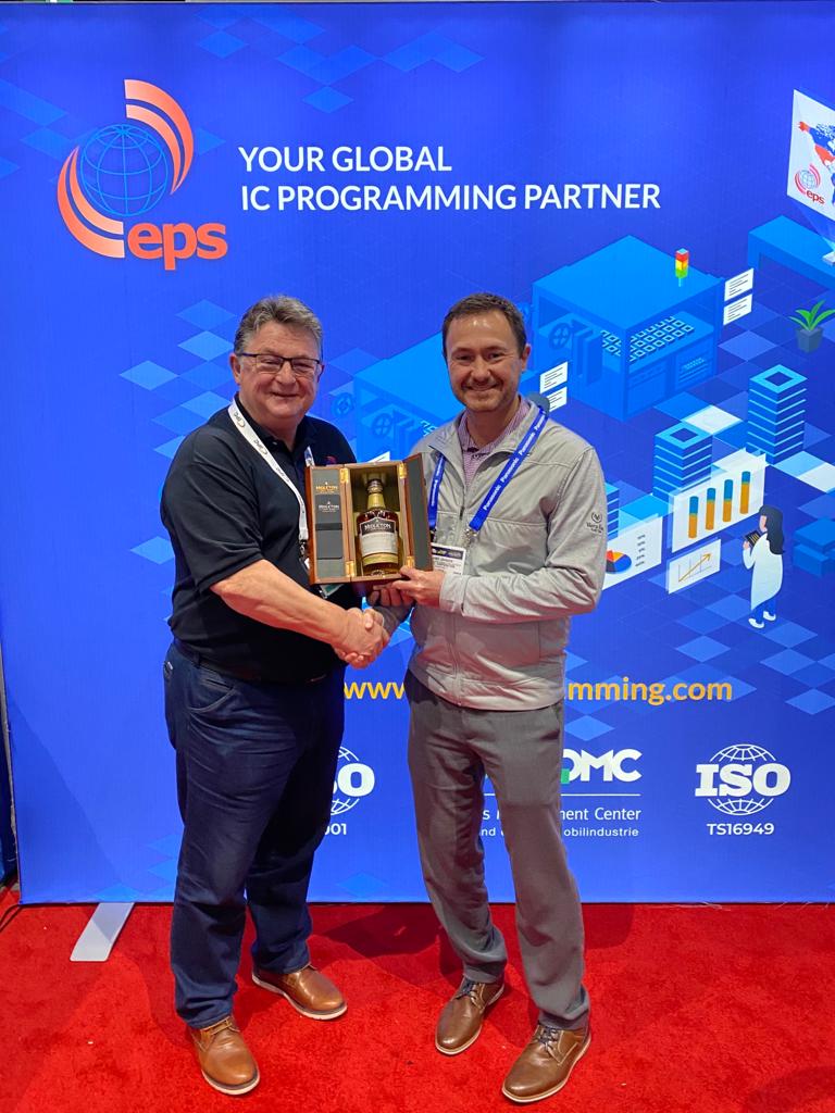 EPSGlobal1's tweet photo. Our competition winner at IPC APEX Expo was pretty happy with his Midleton Very Rare Irish whiskey. Enjoy!
@IPCassociation #epsprogramming #IPCAPEXEXPO #APEX #icprogramming https://t.co/z3D5FTYDoz