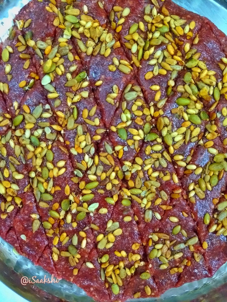 iSaakshi's tweet photo. #strawberries and #fig #barfis! #DesiTadka #KitchenYoga #CookToHeal garnished with #Pumpkin #sunflower and #melon, which I #Nutmeg'd before sprinkling!! #seeds #seedsofgold https://t.co/Q9ZQWcKAzl
