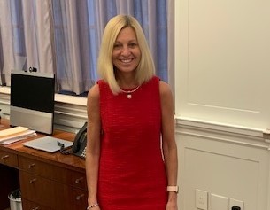 KarenSLynch's tweet photo. Cardiovascular disease is the No. 1 killer of women. I’m joining #WearRedandGive to raise awareness. As a national sponsor of #GoRedForWomen, @CVSHealth is offering no-cost #hearthealth screenings at MinuteClinic locations on select Thursdays in February https://t.co/6mz0Za2zkU https://t.co/UlWE9A3JAu