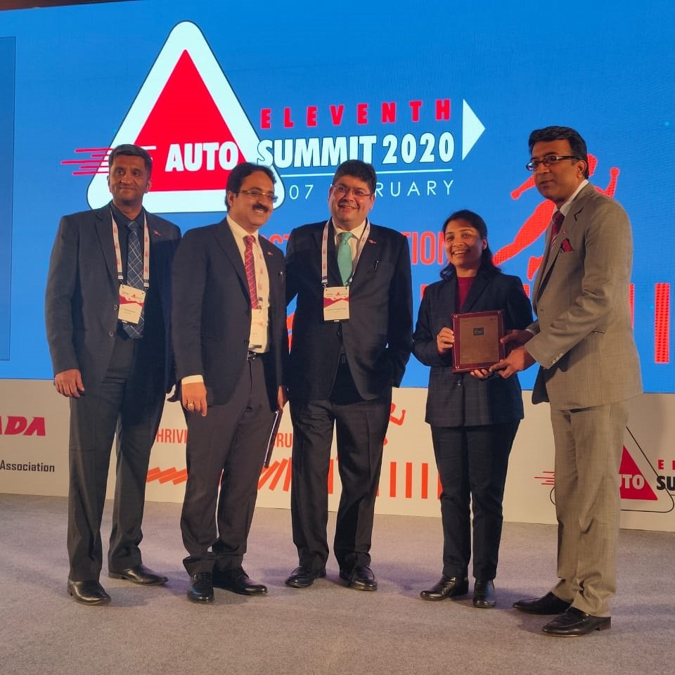interactivebees's tweet photo. Delighted to receive the token of honour from @FADA_India for being the Social Media Partner. A proud moment indeed. #AutoSummit2020 #InteractiveBees https://t.co/XbffHbxYMq