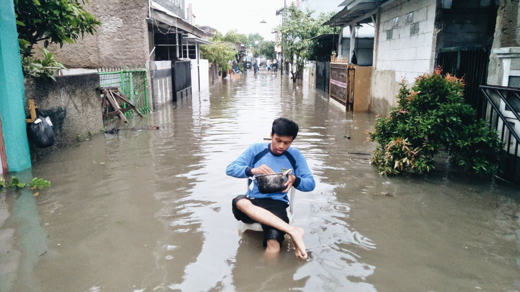 katasandi_id's tweet photo. #banjir #viral #bandung #bandungbanjir #permatabiru #cinunuk #cileunyi https://t.co/jCzY9xzxwa
