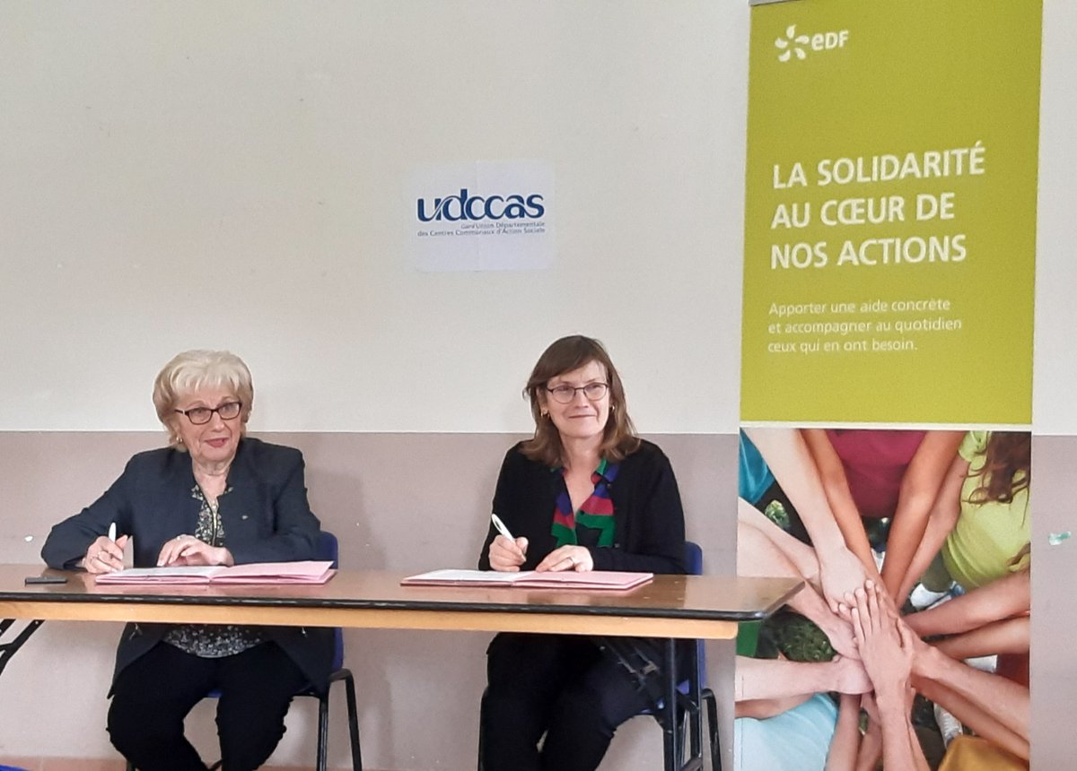 Jcastel64's tweet photo. EDF et UDCCAS du @Gard renouvellent leur partenariat: une collaboration dans la durée pour renforcer le #droit à l'électricité et favoriser les dispositifs d'aide des familles en #précaritéénergétique pour le paiement de leurs factures @unccas @EDF_CollTerr @EDF_Occitanie https://t.co/8xaW1f1R6D