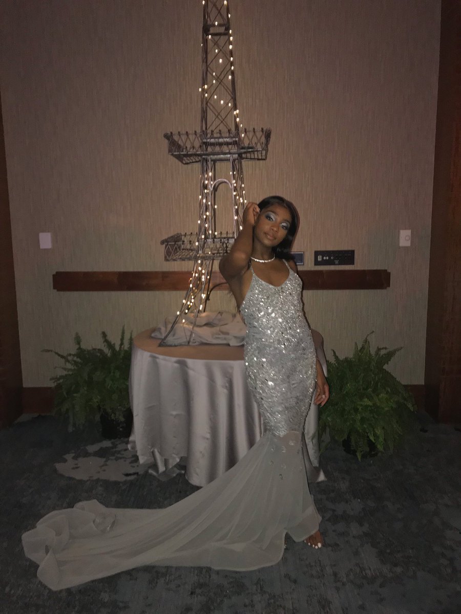LewisTaniiah's tweet photo. Selling two beautiful, custom made, prom dresses. Please dm for price negotiations. #prom2020 #prom2k20 #prom2k19 #promdressforsale #custommadepromdress #prom2019 #promkillas #hallofprom https://t.co/20Ld0e3nhL