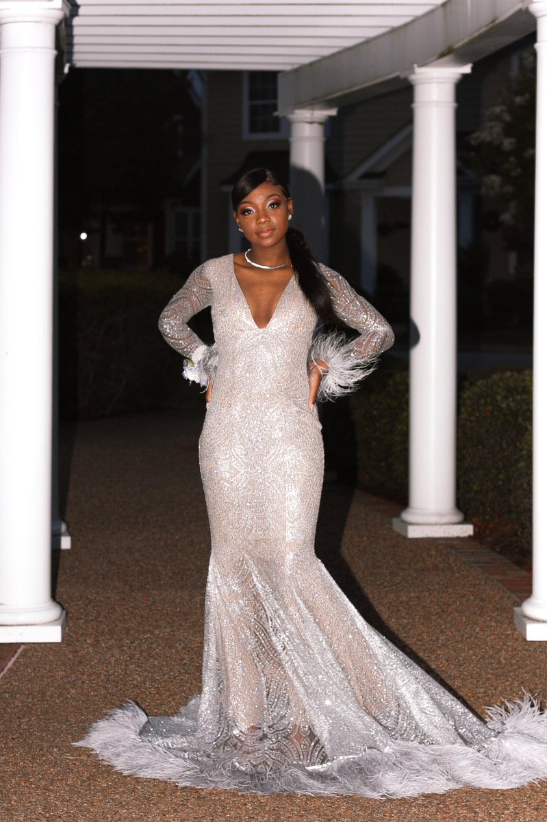 LewisTaniiah's tweet photo. Selling two beautiful, custom made, prom dresses. Please dm for price negotiations. #prom2020 #prom2k20 #prom2k19 #promdressforsale #custommadepromdress #prom2019 #promkillas #hallofprom https://t.co/20Ld0e3nhL