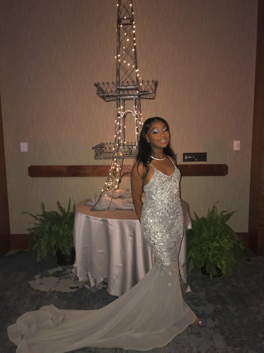 LewisTaniiah's tweet photo. Selling two beautiful, custom made, prom dresses. Please dm for price negotiations. #prom2020 #prom2k20 #prom2k19 #promdressforsale #custommadepromdress #prom2019 #promkillas #hallofprom https://t.co/20Ld0e3nhL