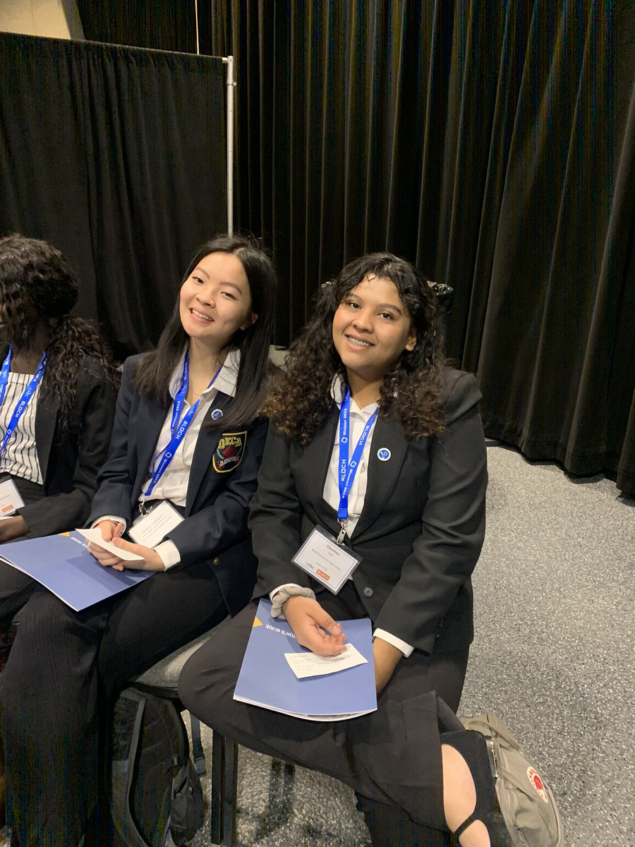 NKCHS_FBLA's tweet photo. We made it to Districts for DECA @ UMKC! Good luck to everyone competing today! @NorthtownNews #NorthtownTRUE https://t.co/TcLrXdnxp4