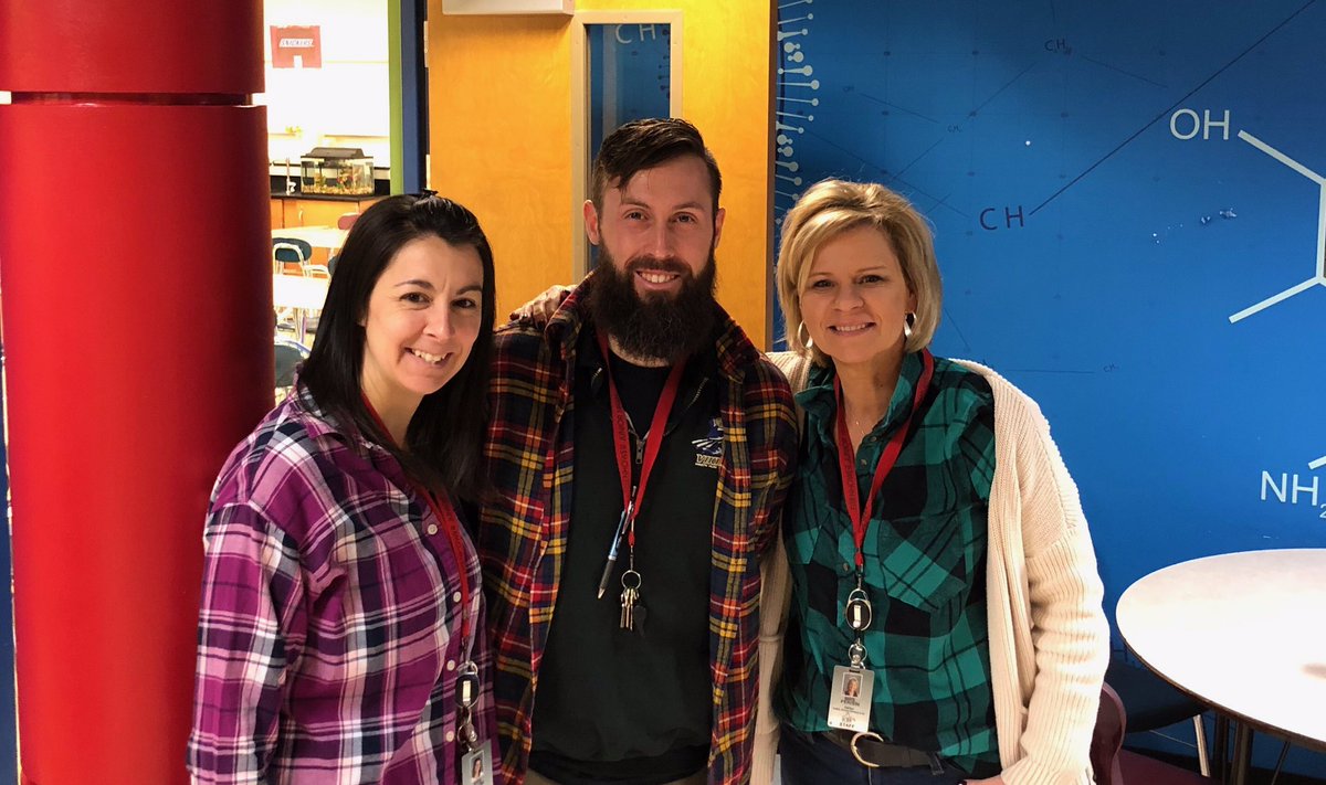 d61edtech's tweet photo. The sun is shining and it’s flannel Friday for Team Tre’. ☀️ @D61EJH  #EJHchallenge2020 #alwaysbonding https://t.co/sZ10ZEu3Ib