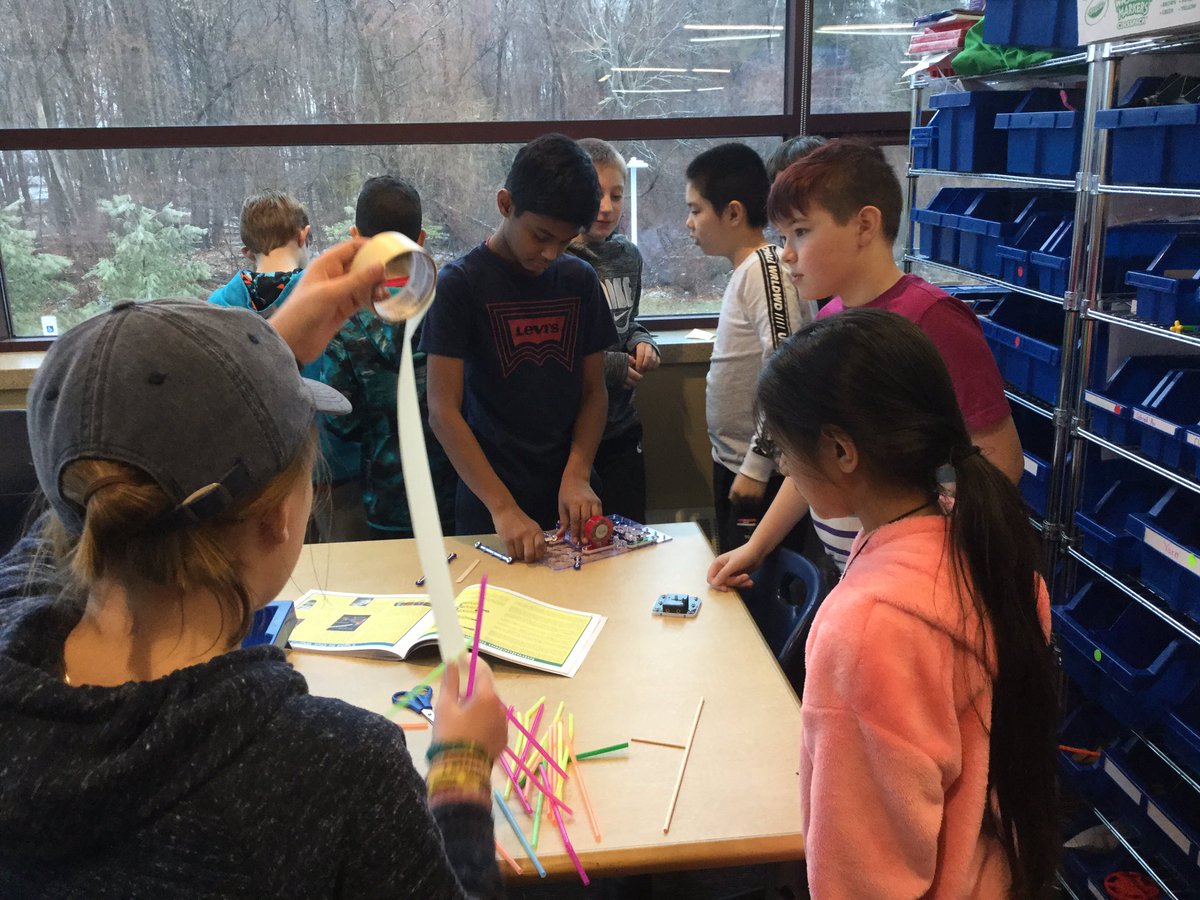 CenterSherwood's tweet photo. Yesterday 5 Navy learned about electricity in science class, and this morning they’re experimenting with snap circuits in our Makerspace! @matthewssms @SMS5Navy https://t.co/OccCdyZb9s