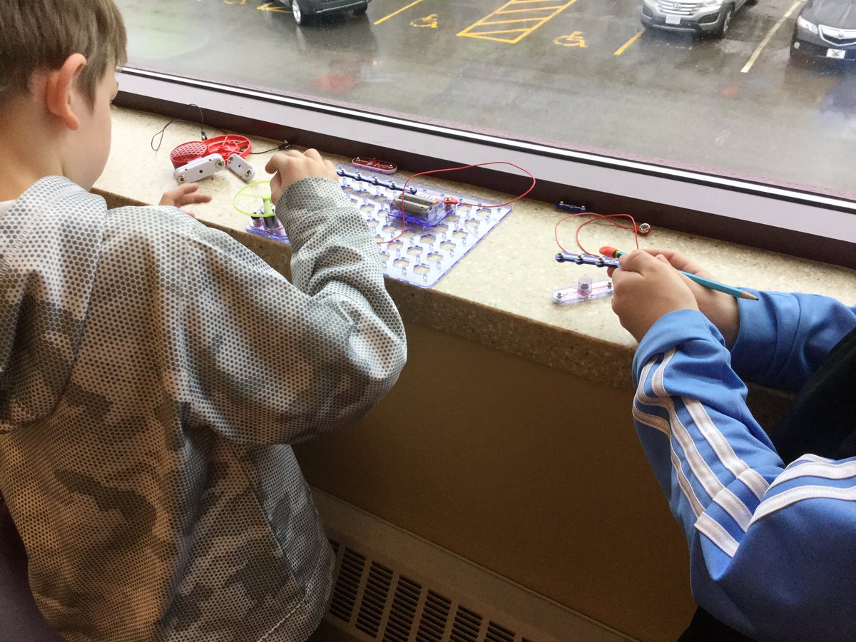 CenterSherwood's tweet photo. Yesterday 5 Navy learned about electricity in science class, and this morning they’re experimenting with snap circuits in our Makerspace! @matthewssms @SMS5Navy https://t.co/OccCdyZb9s